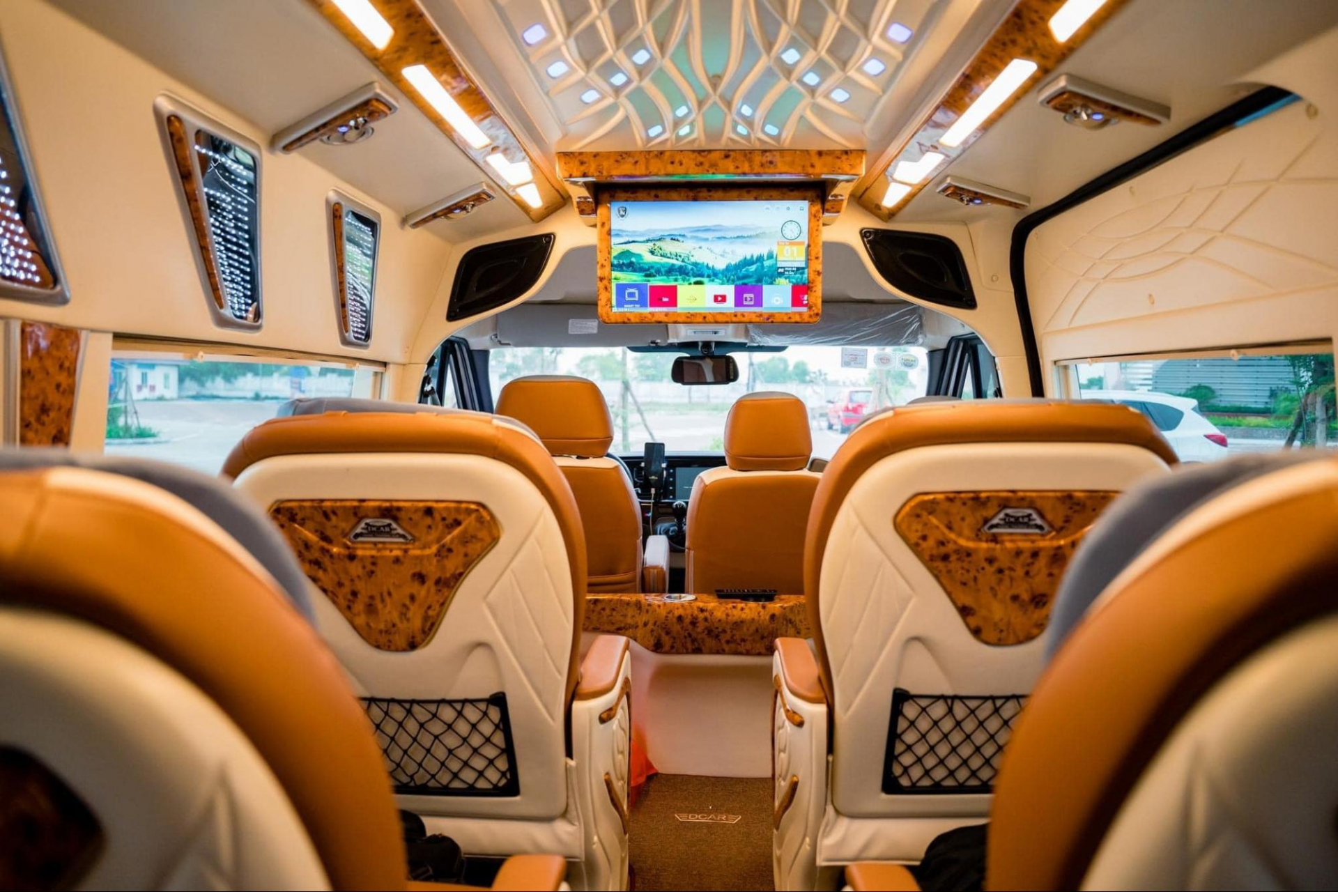 Dàn xe của Sơn Hải Limousine được trang bị nhiều tiện ích hiện đại