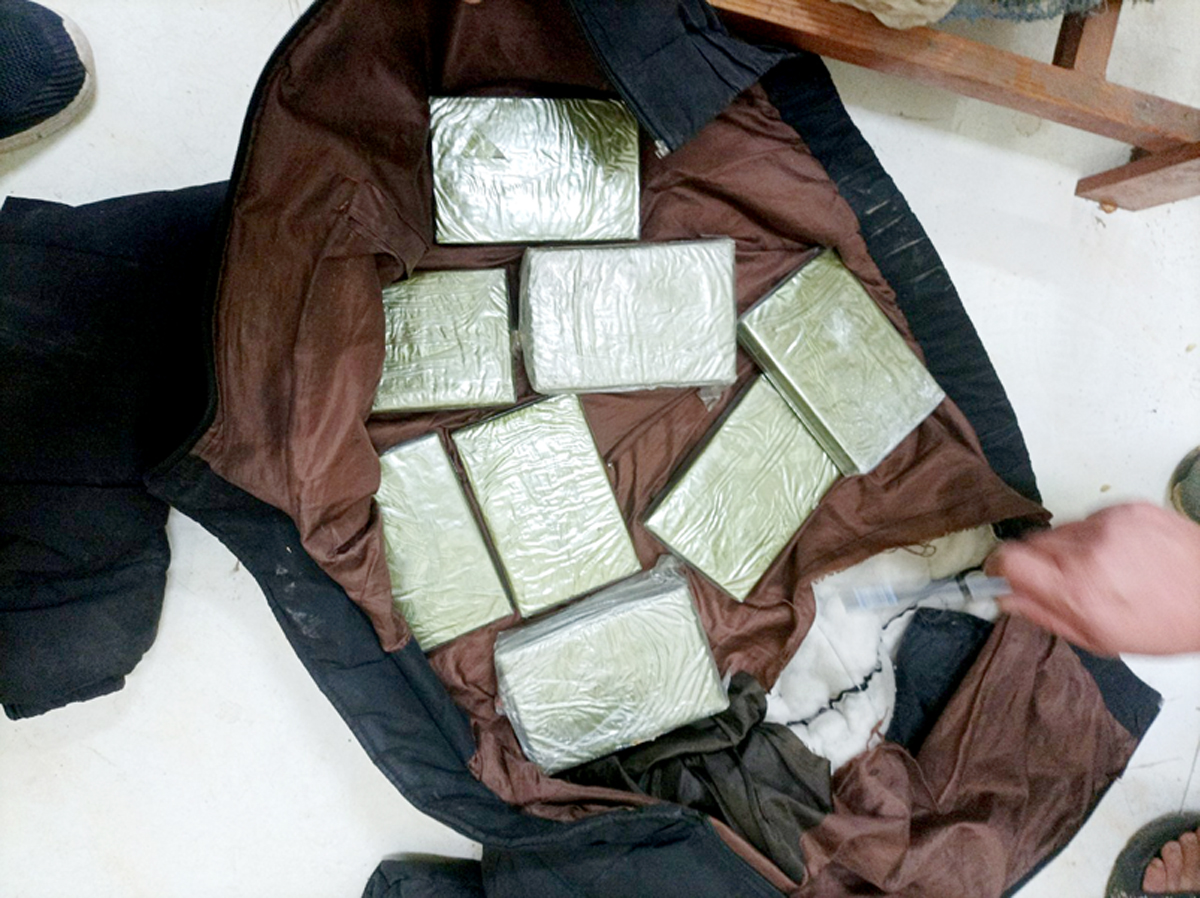 Hàng chục bánh heroin và nhiều đối tượng phạm tội đã bị lực lượng Cảnh sát điều tra tội phạm về ma túy Hà Giang bắt giữ.

