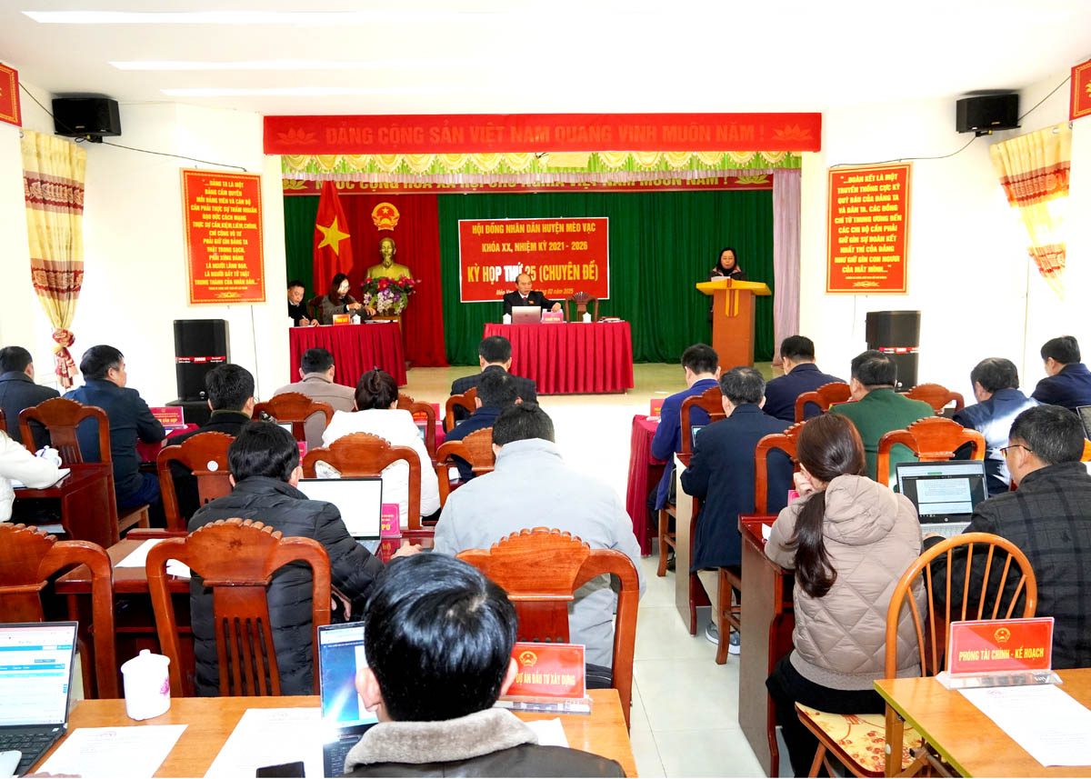 Toàn cảnh kỳ họp thứ 25 HĐND huyện Mèo Vạc khóa XX, nhiệm kỳ 2021 – 2026.
