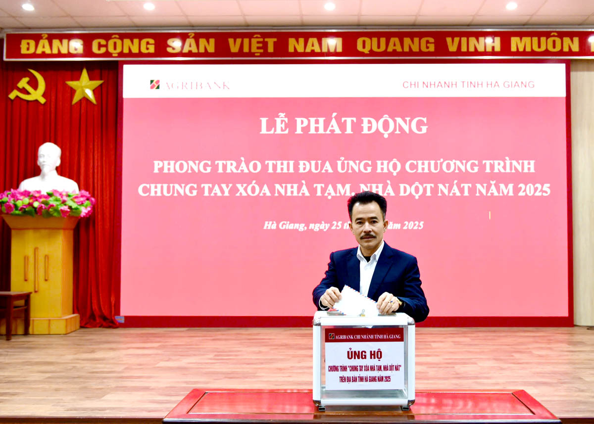 Lãnh đạo Agribank HÀ Giang ủng hộ chương trình xóa nhà tạm, nhà dột nát của tỉnh Hà Giang