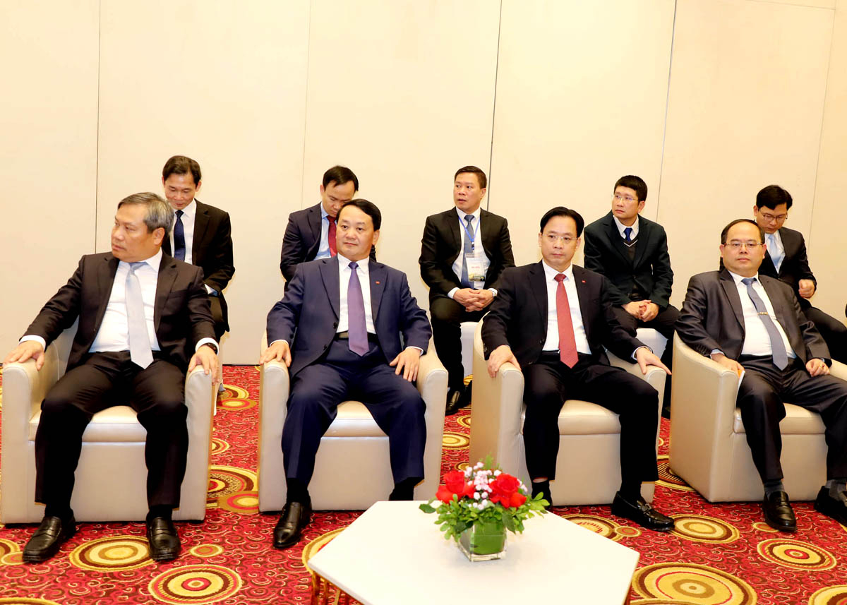 Ha Giang Party Secretary Hau A Lenh and the Party Secretaries of Quang Ninh, Lang Son, and Cao Bang at the reception.