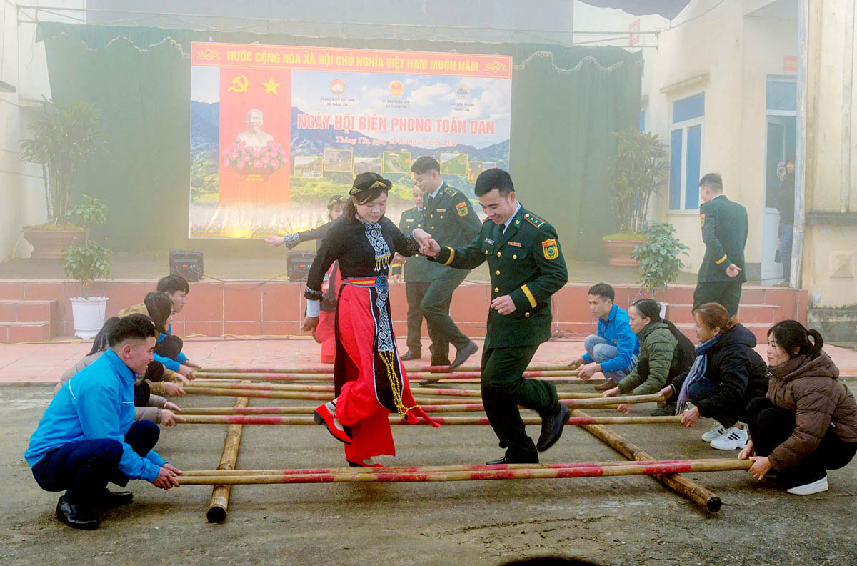 Tiết mục nhảy sạp tại chương trình.