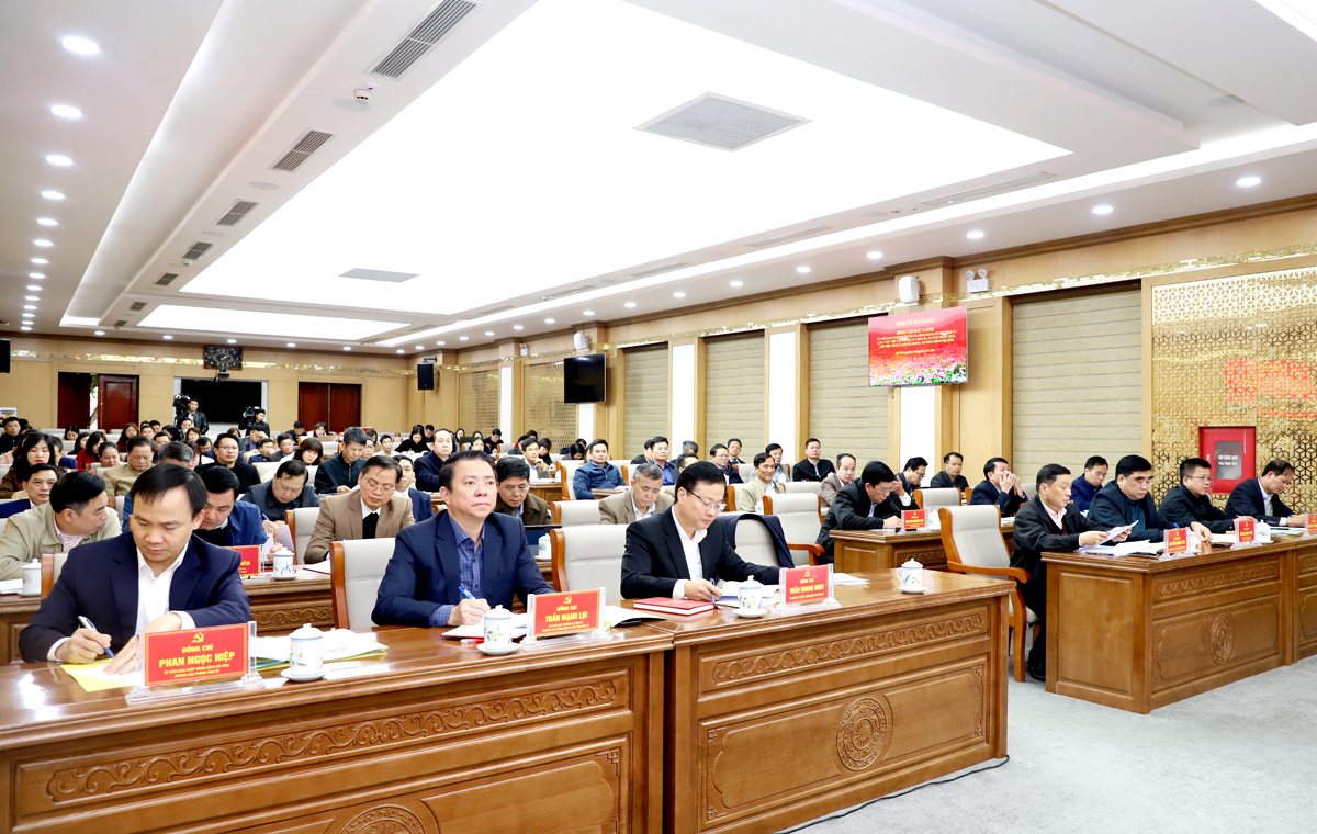 Delegates attending the working session.