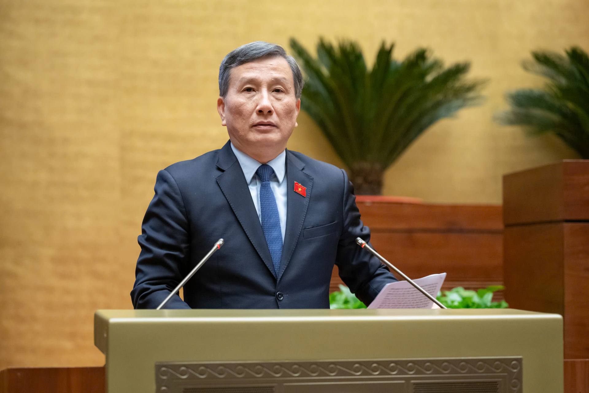 Chủ nhiệm Ủy ban Khoa học, Công nghệ và Môi trường Lê Quang Huy trình bày Báo cáo giải trình, tiếp thu, chỉnh lý dự thảo Nghị quyết của Quốc hội về các cơ chế, chính sách đặc thù đầu tư xây dựng dự án điện hạt nhân Ninh Thuận.