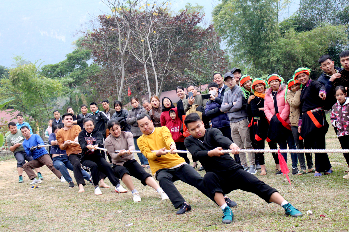 Tug of war - a collective activity that requires a high spirit of solidarity.