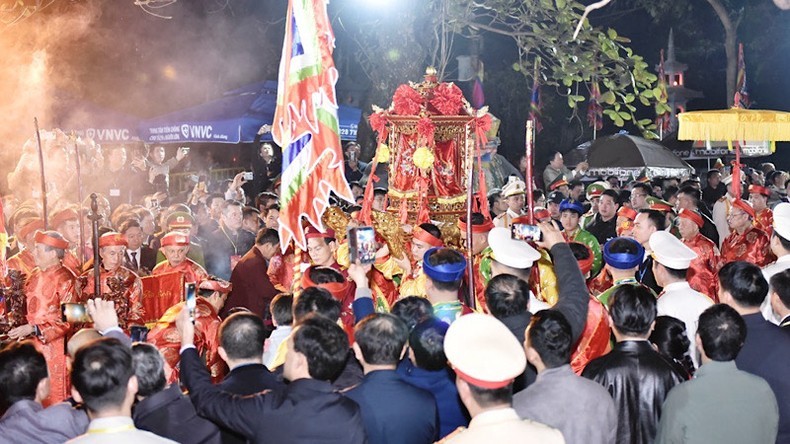 Palanquin procession at the Tran Temple in Nam Dinh.