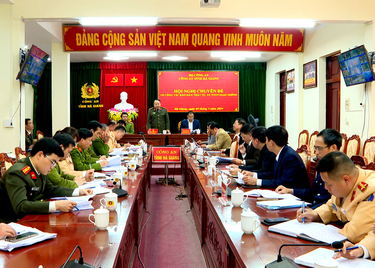 Giám đốc Công an tỉnh Phan Huy Ngọc phát biểu kết luận hội nghị.