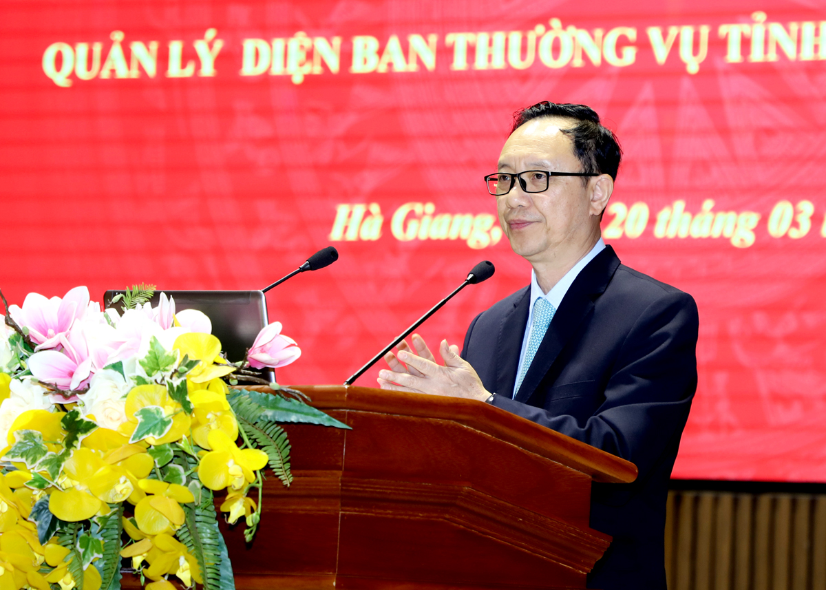 Phó Bí thư Thường trực Tỉnh ủy, Chủ tịch HĐND tỉnh Thào Hồng Sơn phát biểu chỉ đạo lớp học.