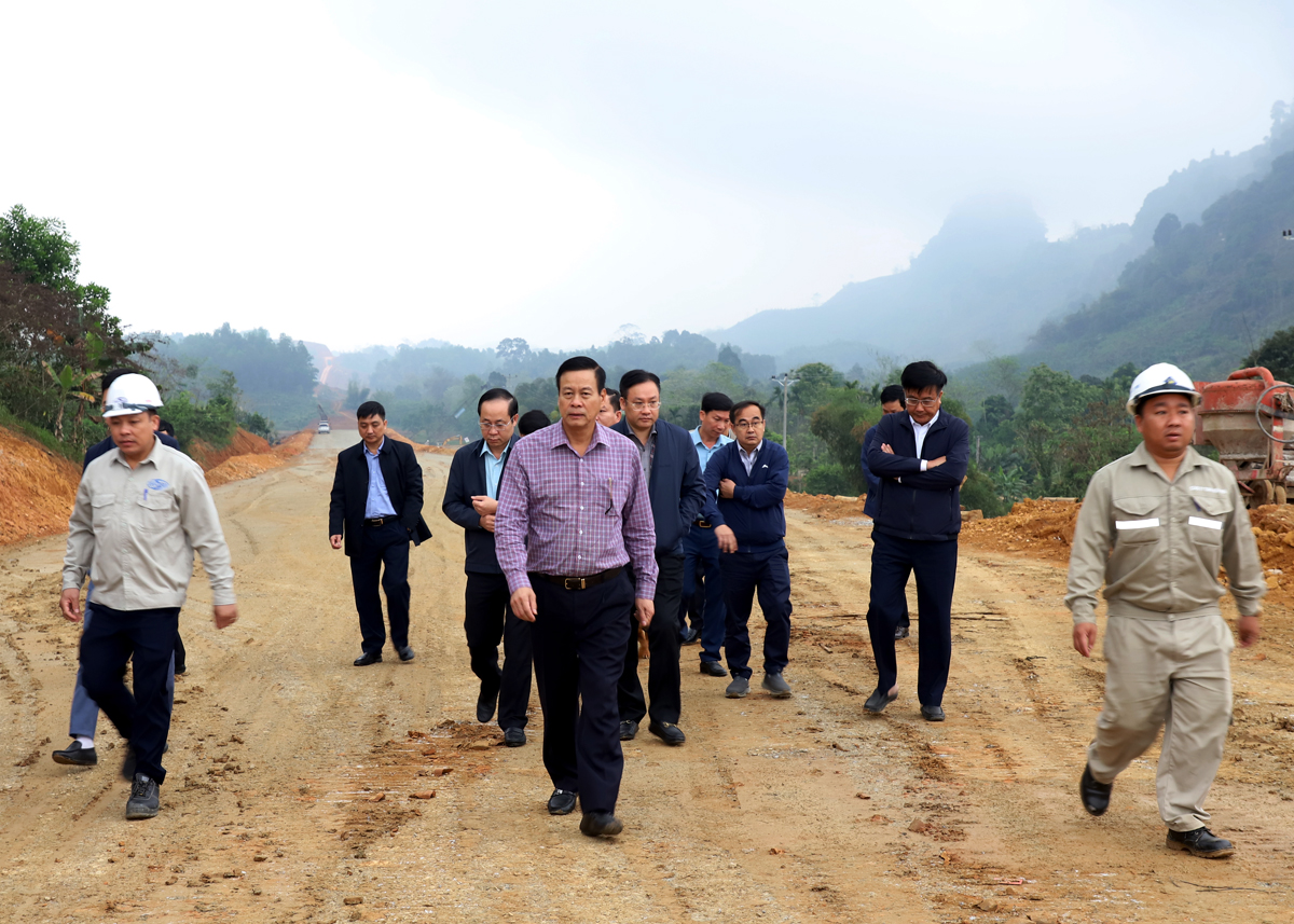 Chủ tịch UBND tỉnh Nguyễn Văn Sơn kiểm tra tiến độ Dự án Cao tốc Tuyên Quang - Hà Giang.
