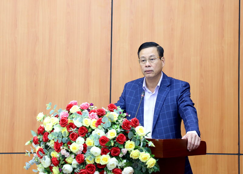 Chủ tịch UBND tỉnh Nguyễn Văn Sơn phát biểu giao nhiệm vụ.