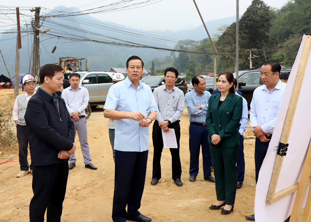Chủ tịch UBND tỉnh Nguyễn Văn Sơn chỉ đạo biện pháp giải phóng mặt bằng thuộc địa bàn xã Minh Sơn.