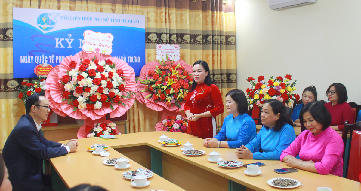 Lãnh đạo Hội LHPN tỉnh phát biểu cảm ơn sự quan tâm của các đồng chí lãnh đạo tỉnh