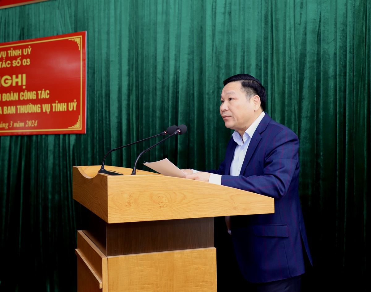Phó Chủ tịch HĐND tỉnh Hoàng Văn Vịnh công bố Quyết định 1340 của BTV Tỉnh ủy về kiện toàn lại Đoàn công tác