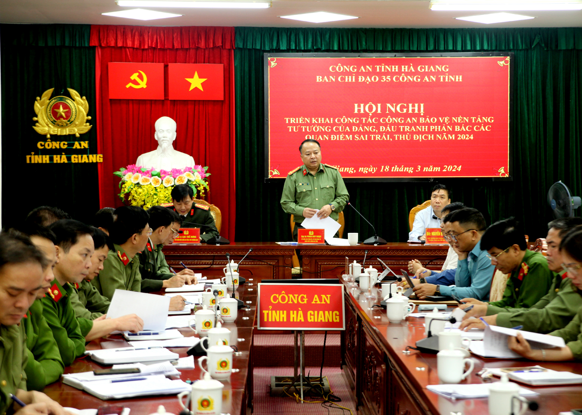 Giám đốc Công an tỉnh Phan Huy Ngọc phát biểu tại hội nghị.
