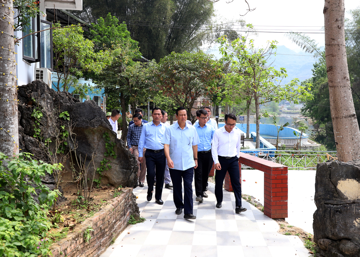 Chủ tịch UBND tỉnh Nguyễn Văn Sơn kiểm tra tình hình hoạt động của các đơn vị làm dịch vụ du lịch tại xã Du Già.