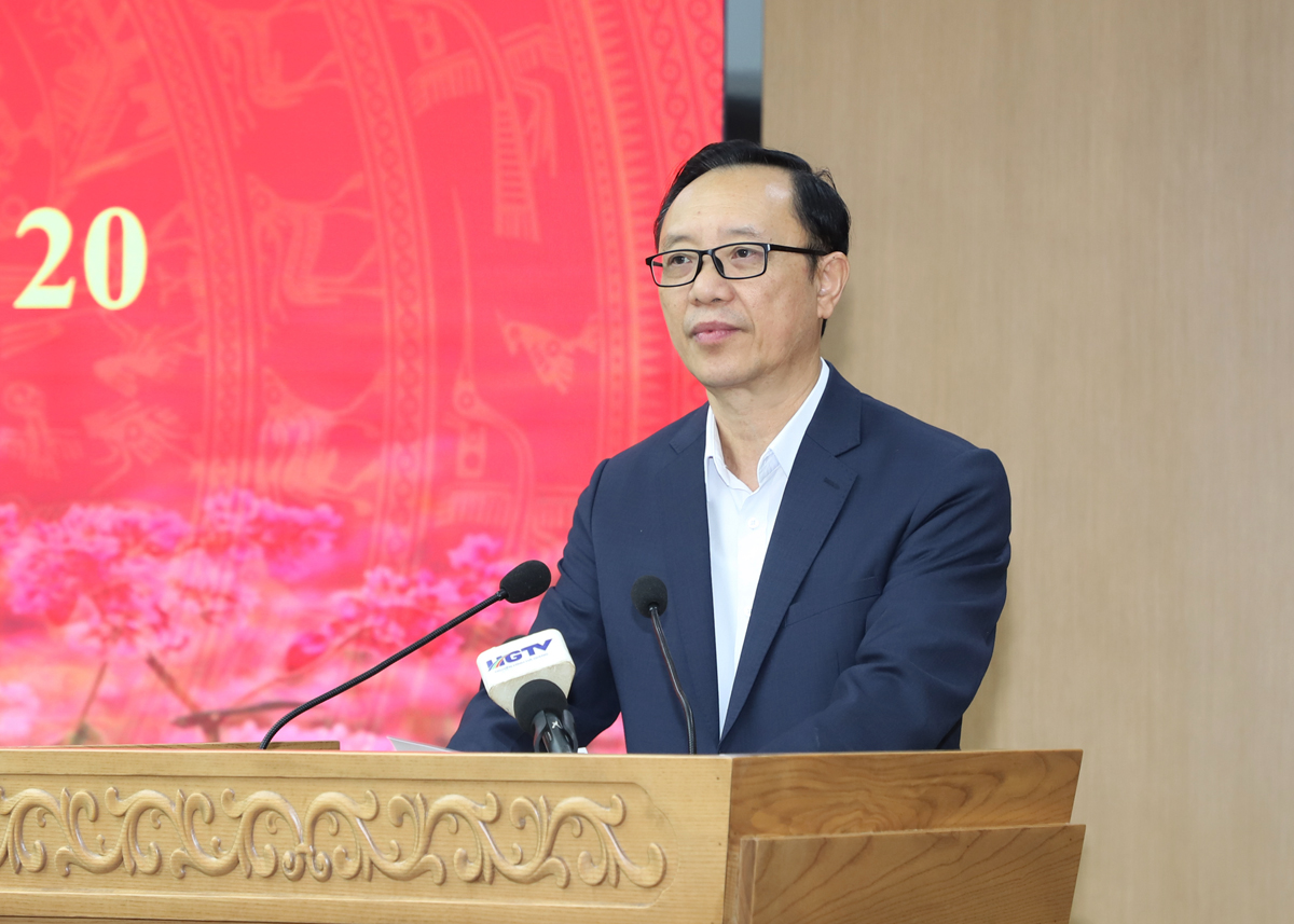 Phó Bí thư Thường trực Tỉnh ủy, Chủ tịch HĐND tỉnh Thào Hồng Sơn trình bày báo cáo công tác xây dựng Đảng từ năm 2021 đến nay