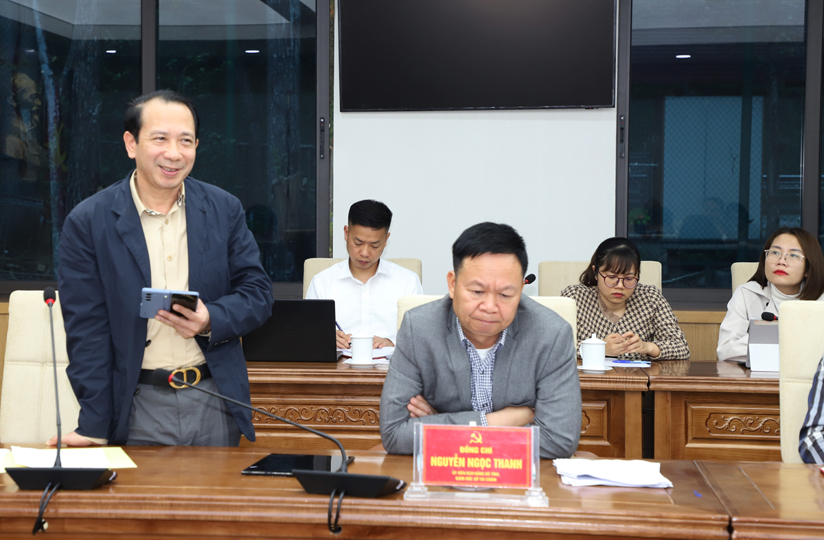 Phó Chủ tịch UBND tỉnh Trần Đức Quý phát biểu tại buổi gặp mặt, đối thoại.