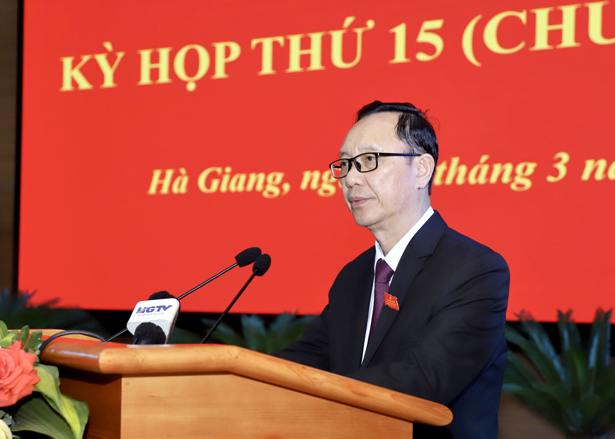 Phó Bí thư Thường trực Tỉnh ủy, Chủ tịch HĐND tỉnh Thào Hồng Sơn phát biểu khai mạc Kỳ họp