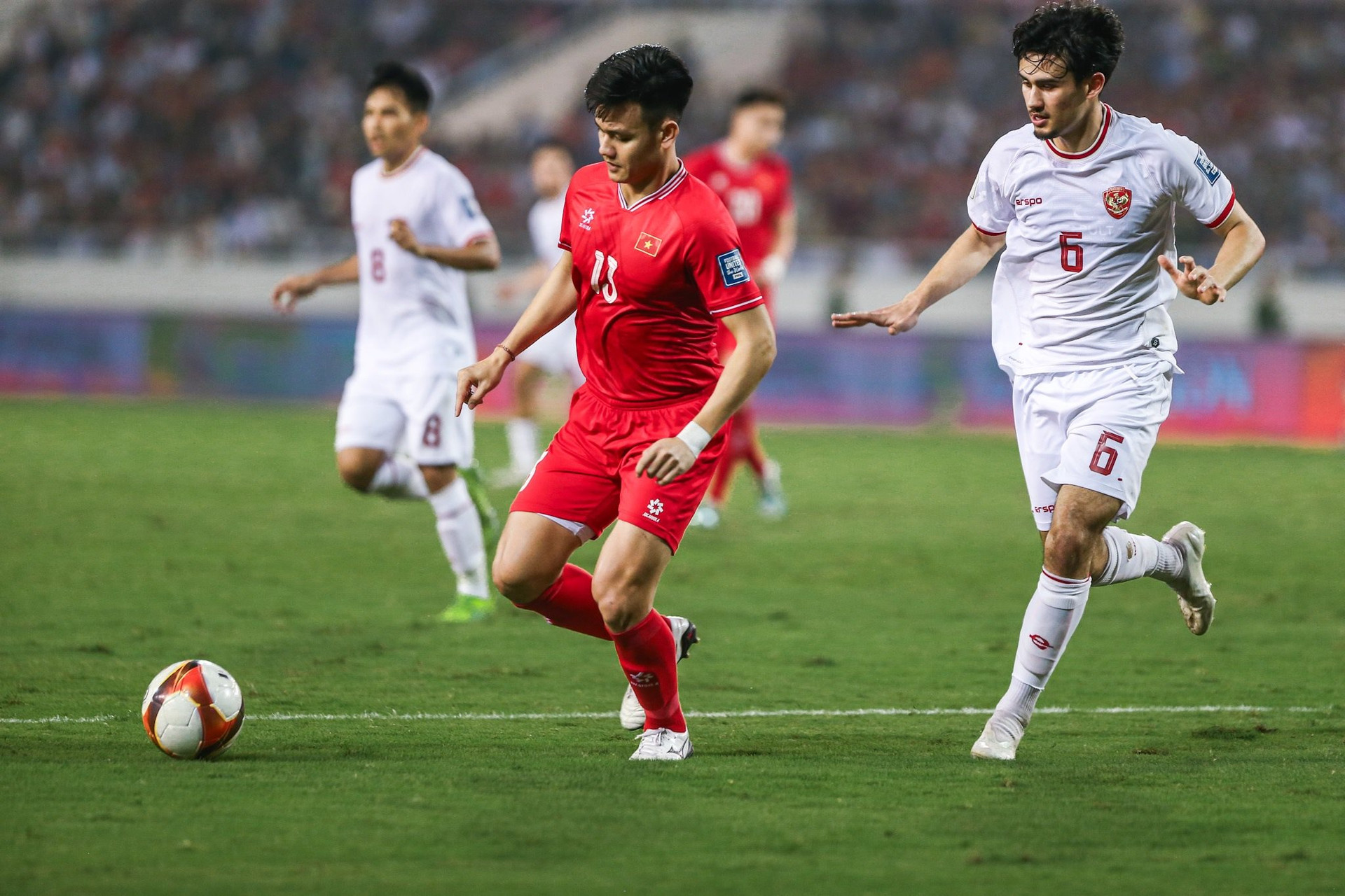 Các cầu thủ Việt Nam thi đấu khởi sắc hơn trận lượt đi nhưng vẫn không mang lại hiệu quả.
