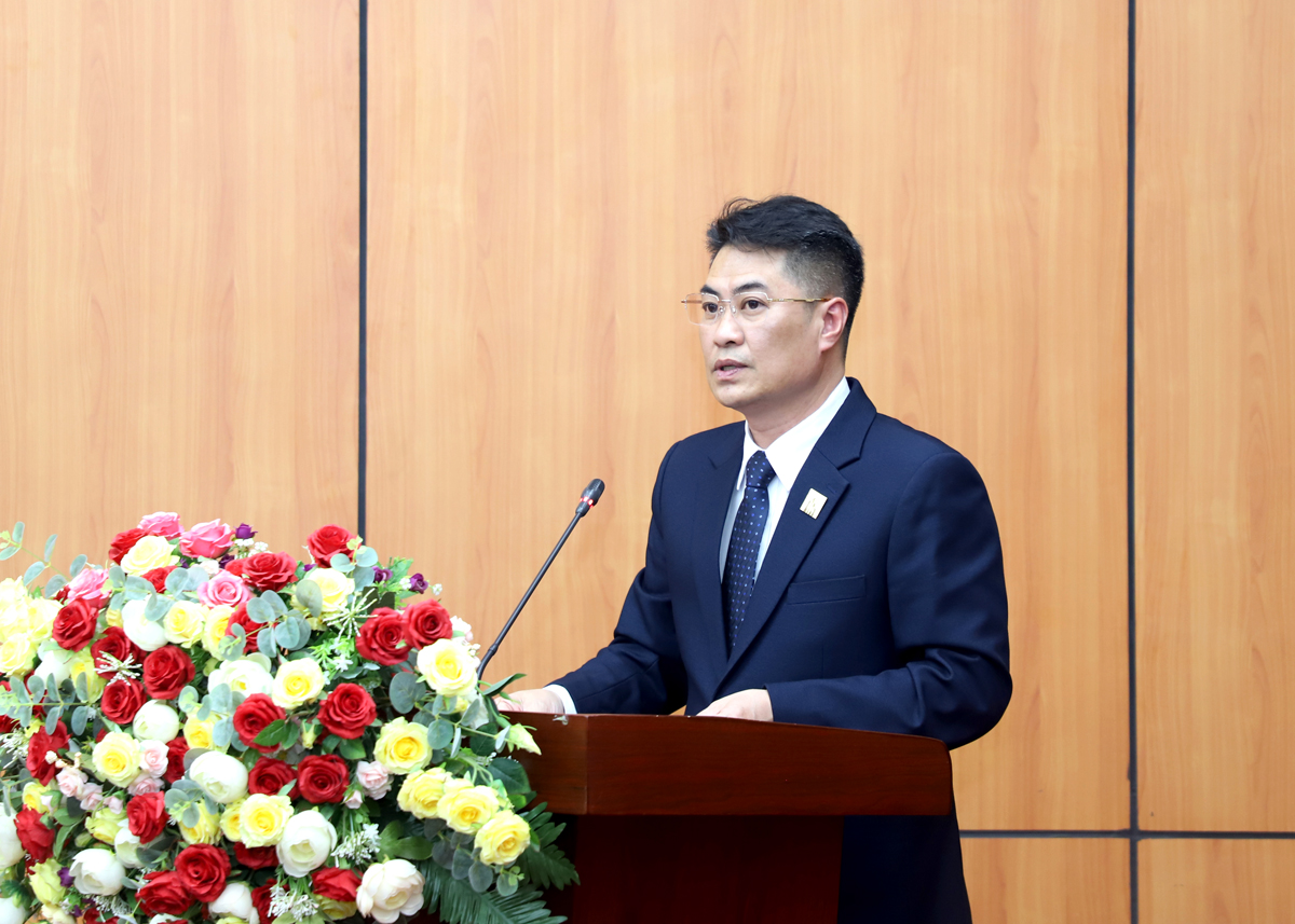 Giám đốc Sở Xây dựng Lê Thanh Sơn phát biểu nhận nhiệm vụ.