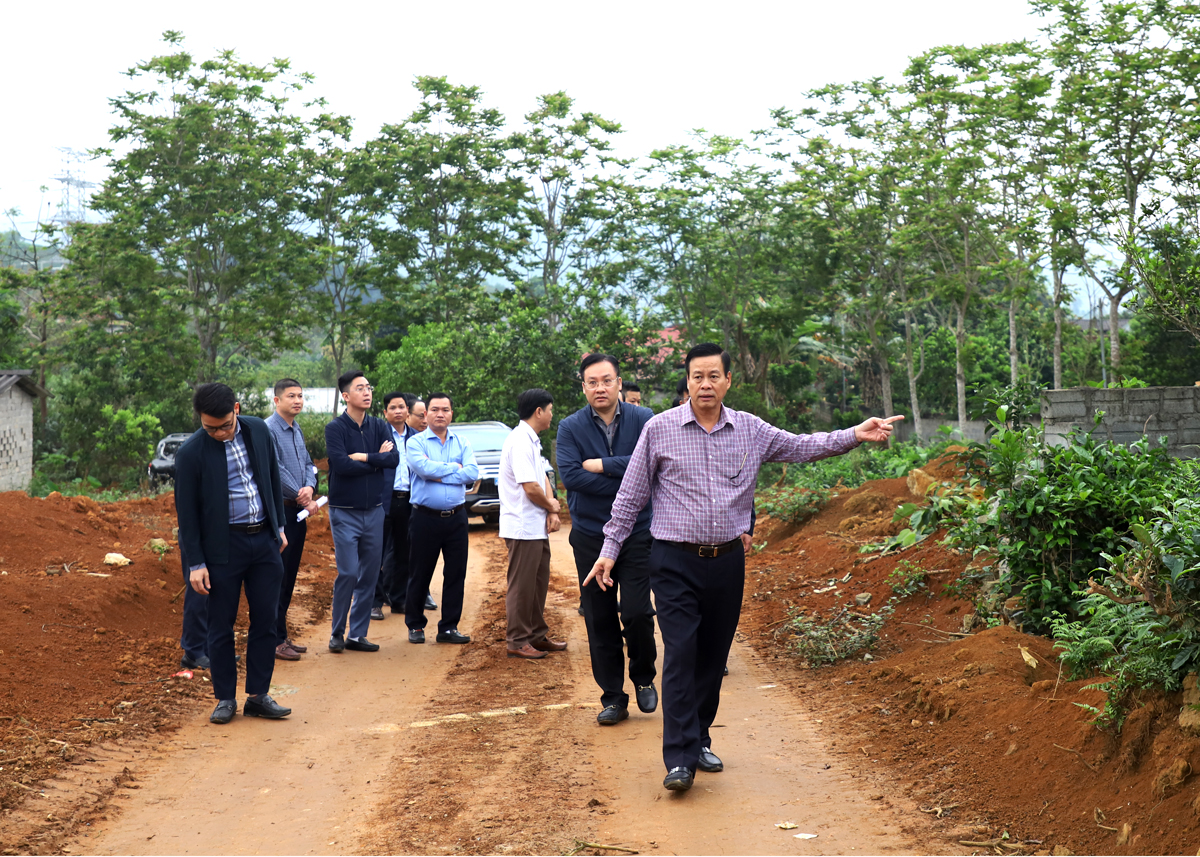 Chủ tịch UBND tỉnh Nguyễn Văn Sơn chỉ đạo công tác giải phóng mặt bằng khu vực xã Hùng An.