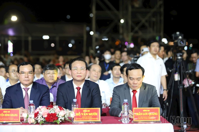 Phó Thủ tướng Chính phủ Trần Lưu Quang cùng các đại biểu dự Lễ kỷ niệm 20 năm Ngày tái lập tỉnh Đắk Nông
