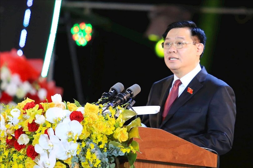 Đồng chí Vương Đình Huệ, Ủy viên Bộ Chính trị, Chủ tịch Quốc hội phát biểu tại buổi lễ