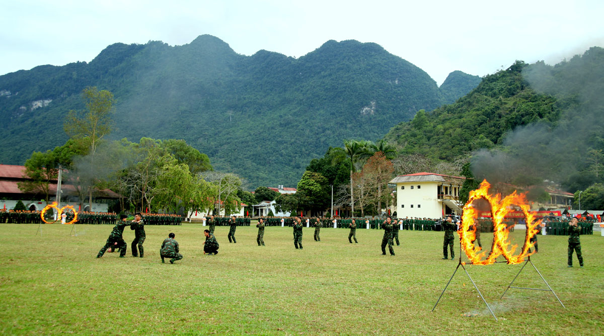 Biểu diễn võ thuật tại buổi lễ.