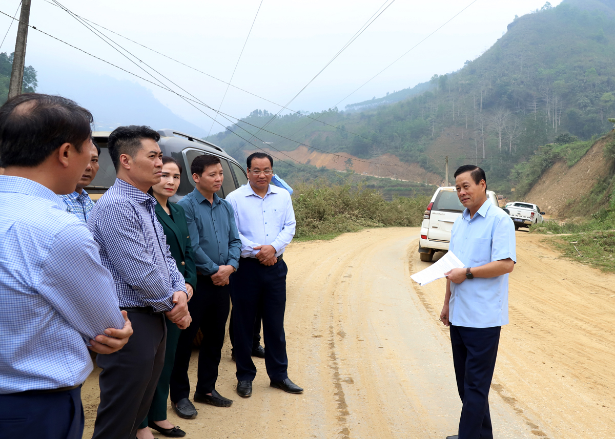 Chủ tịch UBND tỉnh Nguyễn Văn Sơn yêu cầu các đơn vị liên quan đẩy nhanh tiến độ thi công.