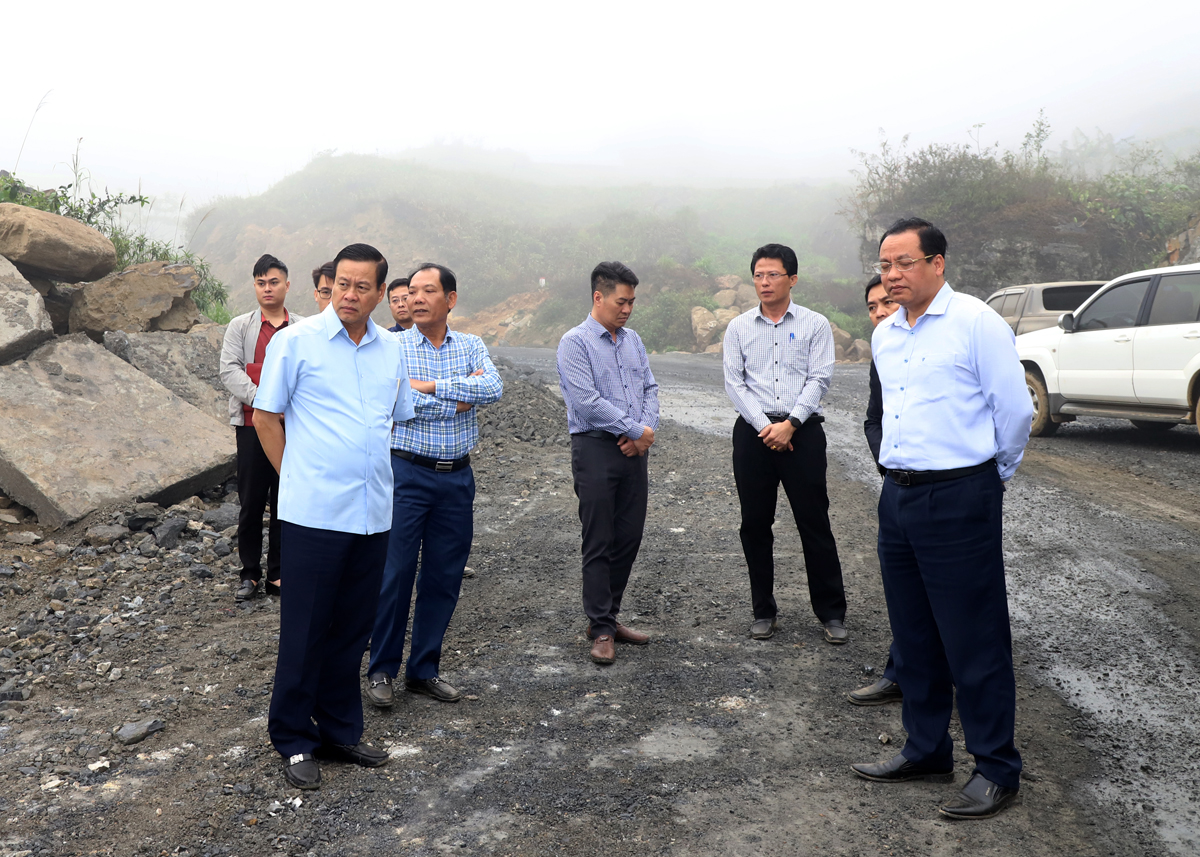 Chủ tịch UBND tỉnh Nguyễn Văn Sơn kiểm tra và biểu dương đoạn tuyến do Công ty TNHH Huy Hoàn thi công.
