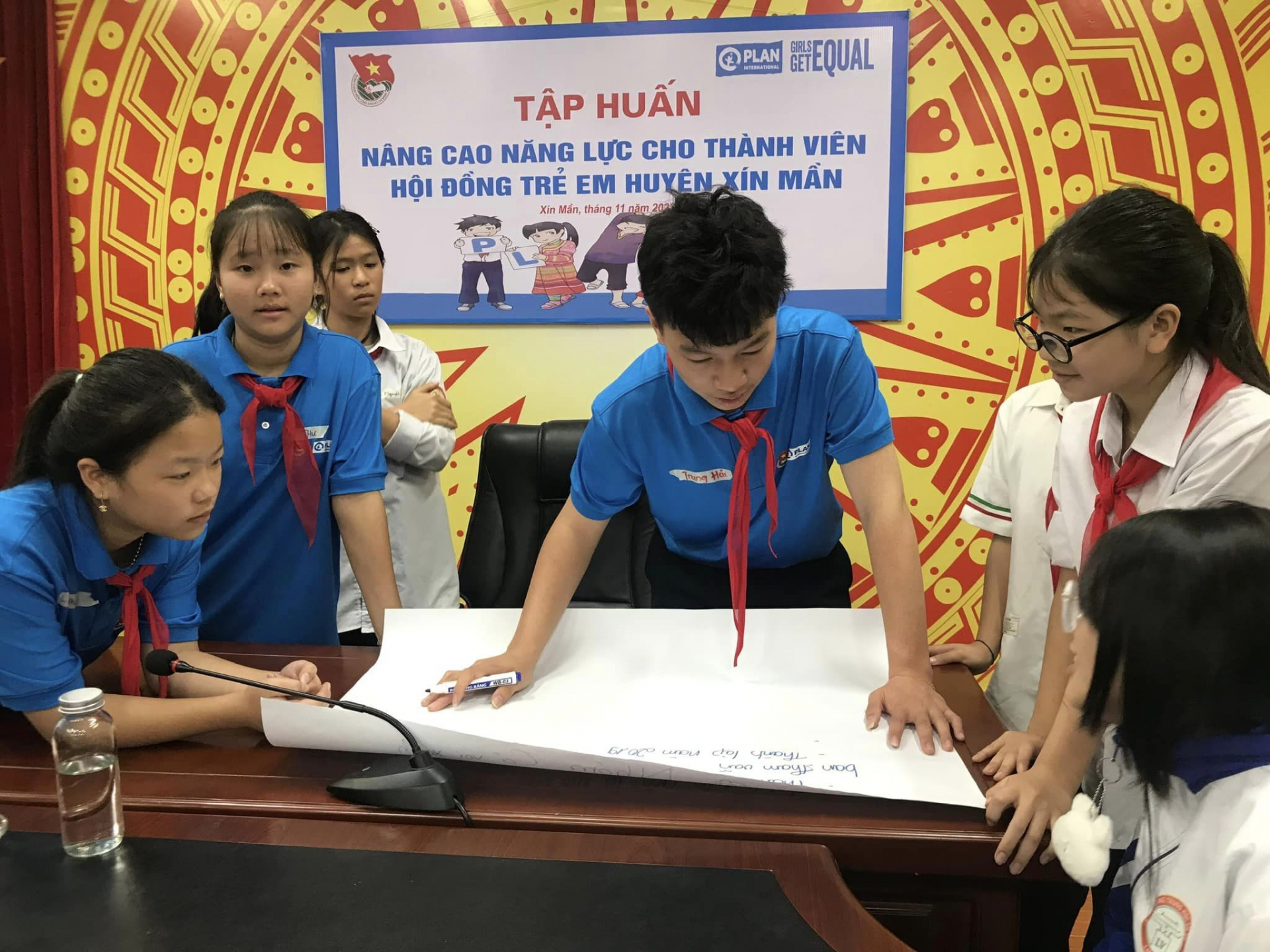 Plan hỗ trợ tập huấn nâng cao năng lực cho thành viên Hội đồng Trẻ em huyện Xín Mần.
