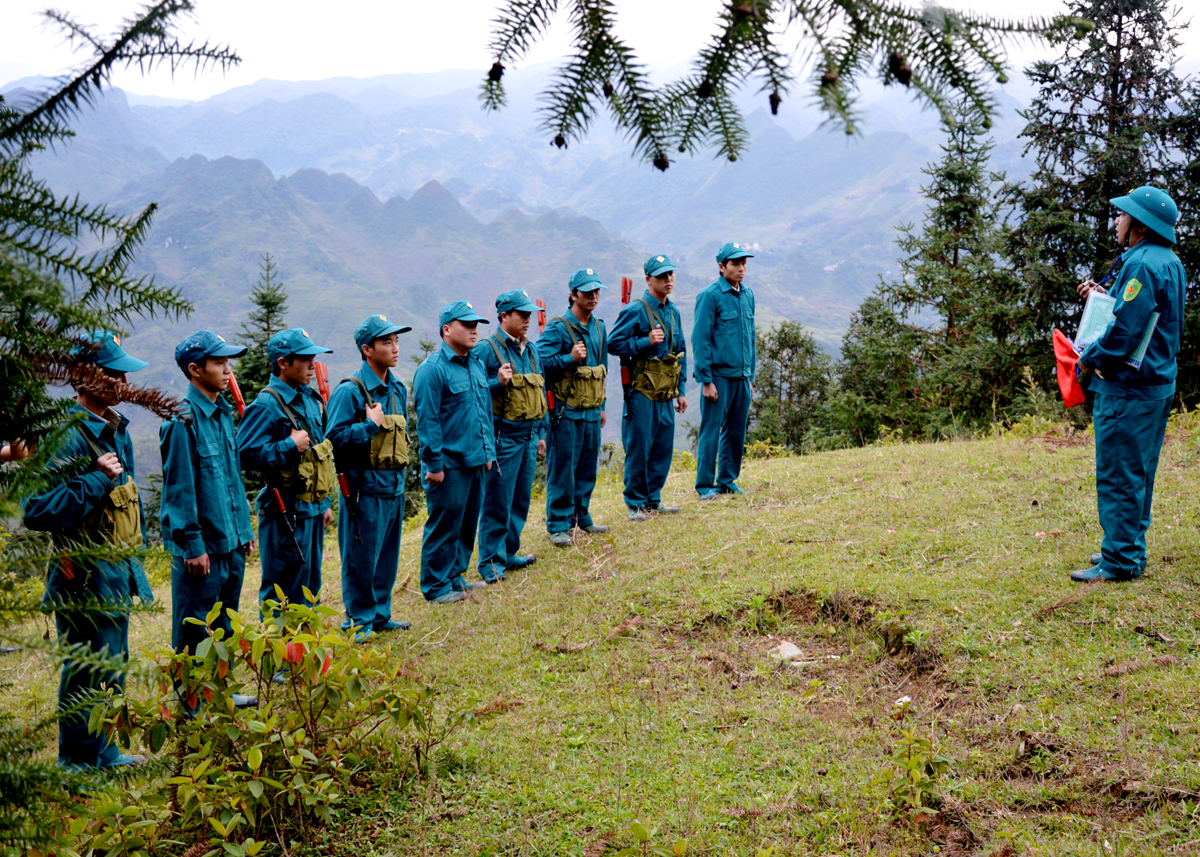 Dân quân huyện Quang Bình huấn luyện các phương án sẵn sàng chiến đấu.