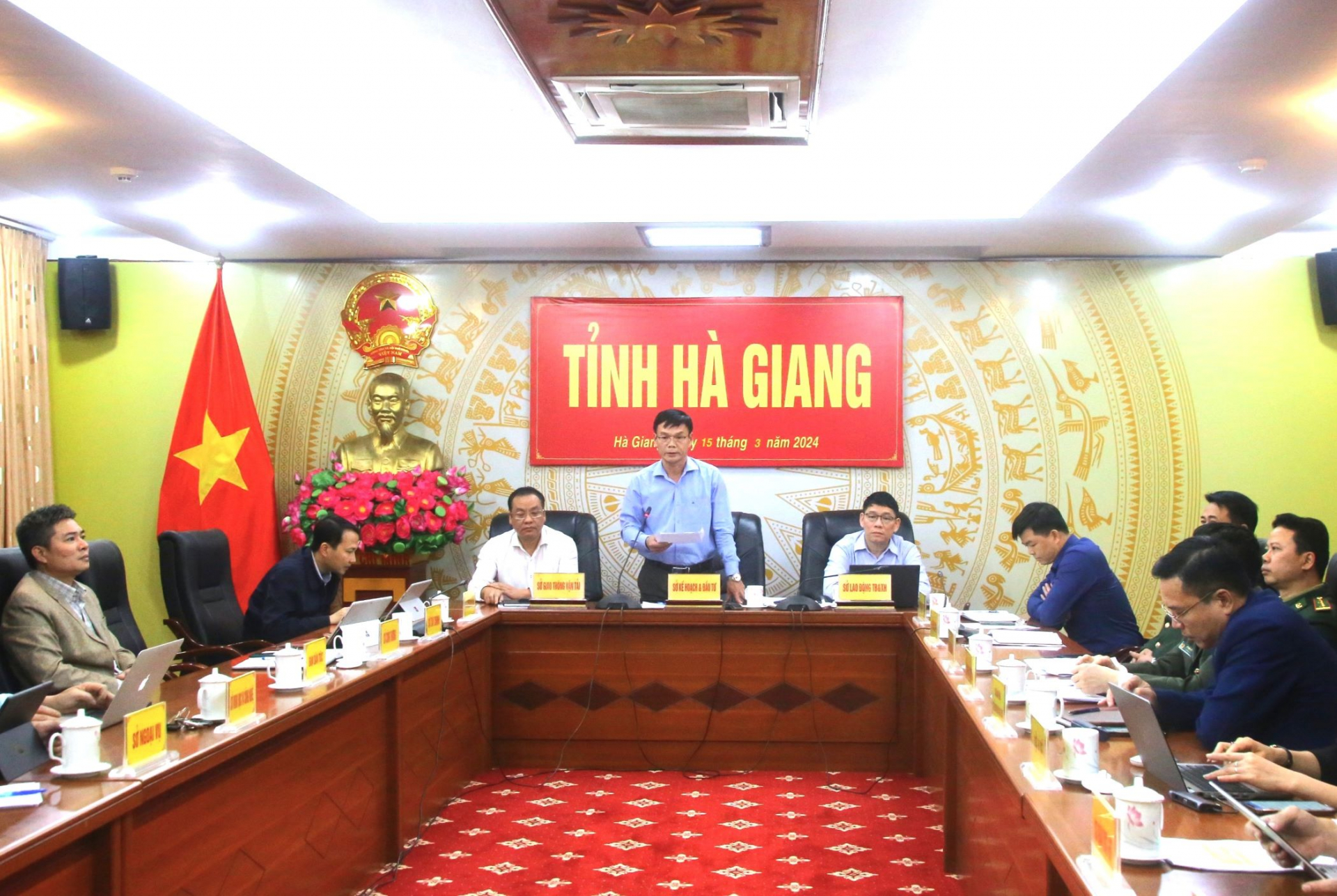 Phó Giám đốc Sở KH&ĐT Vũ Văn Hồng phát biểu ý kiến tại cuộc họp.