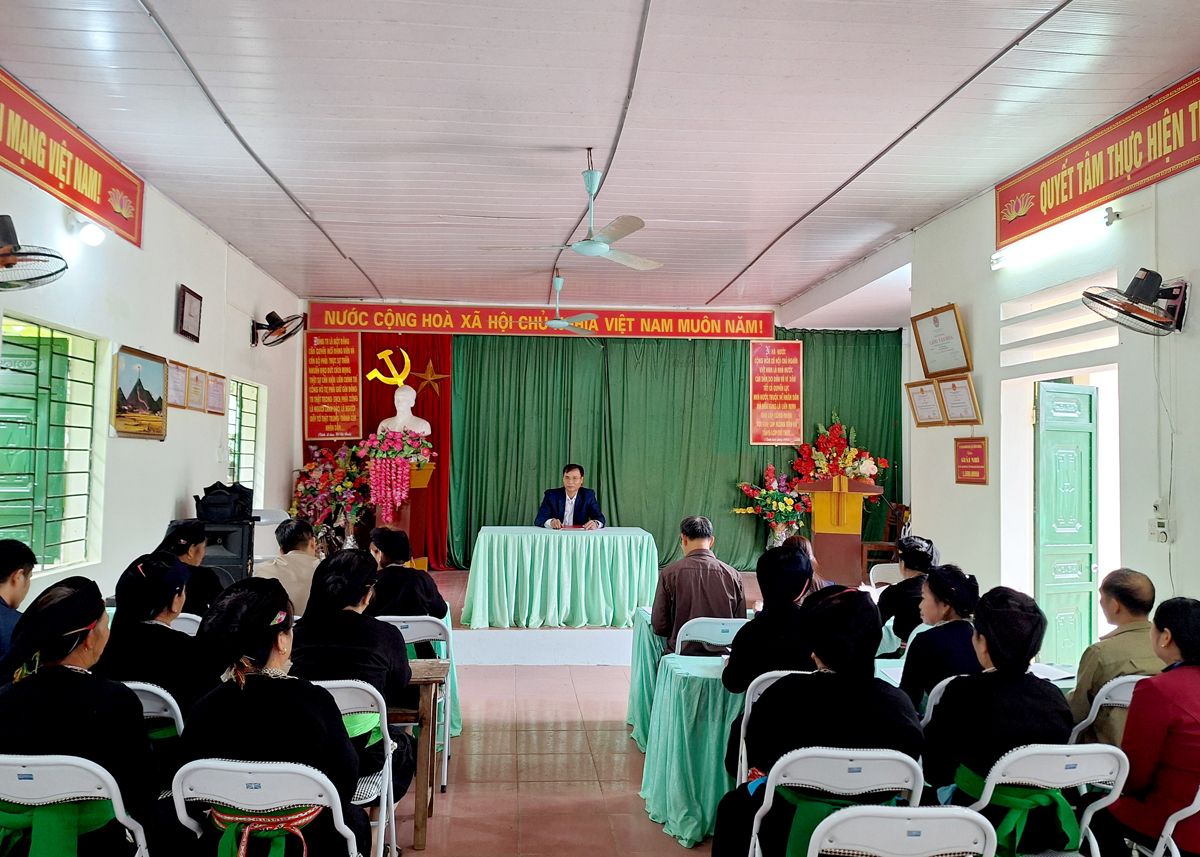 Chi bộ thôn Chang, xã Xuân Giang (Quang Bình) lồng ghép nội dung tự soi, tự sửa trong các buổi sinh hoạt hàng tháng.
