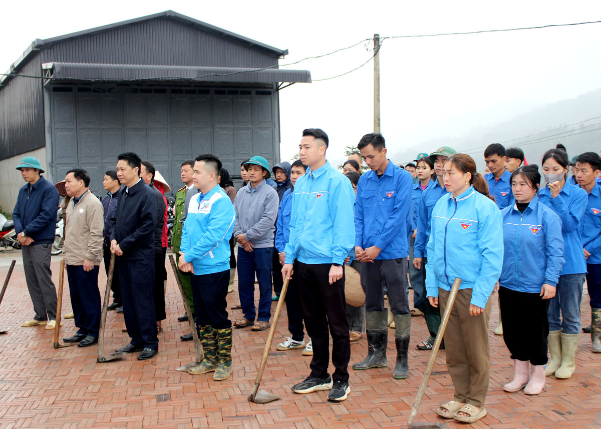 Các đại biểu tham gia Lễ phát động trồng cây.