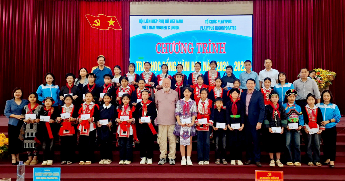 Tổ chức Platypus trao học bổng cho học sinh tại huyện Quang Bình