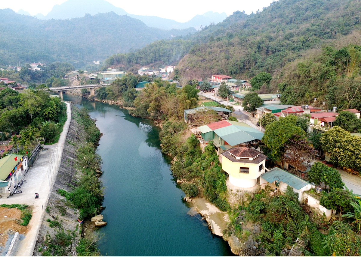 Hạ nguồn sông Miện, nơi đặt trạm khai thác nước của Công ty Cổ phần Cấp thoát nước Hà Giang.