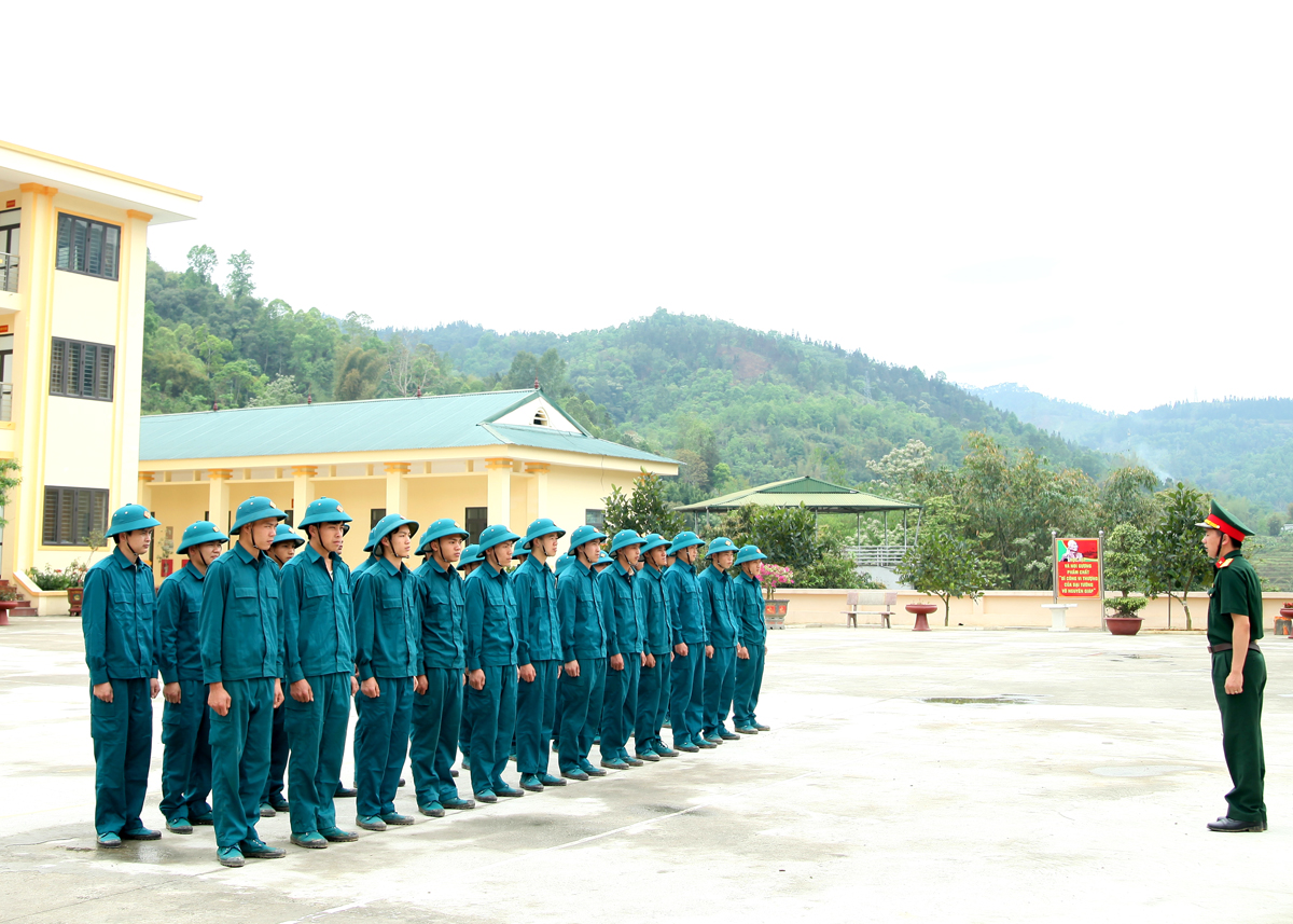 Huấn luyện Dân quân tự vệ tại Ban Chỉ huy Quân sự huyện Yên Minh.