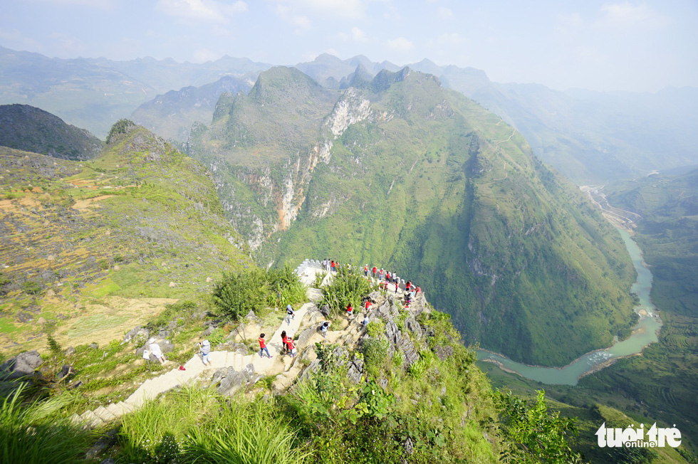 A view overlooking the Nho Que River from the highest point of Ma Pi Leng mountain pass in Meo Vac District, Ha Giang Province, Vietnam. Photo: Quang Dinh / Tuoi Tre