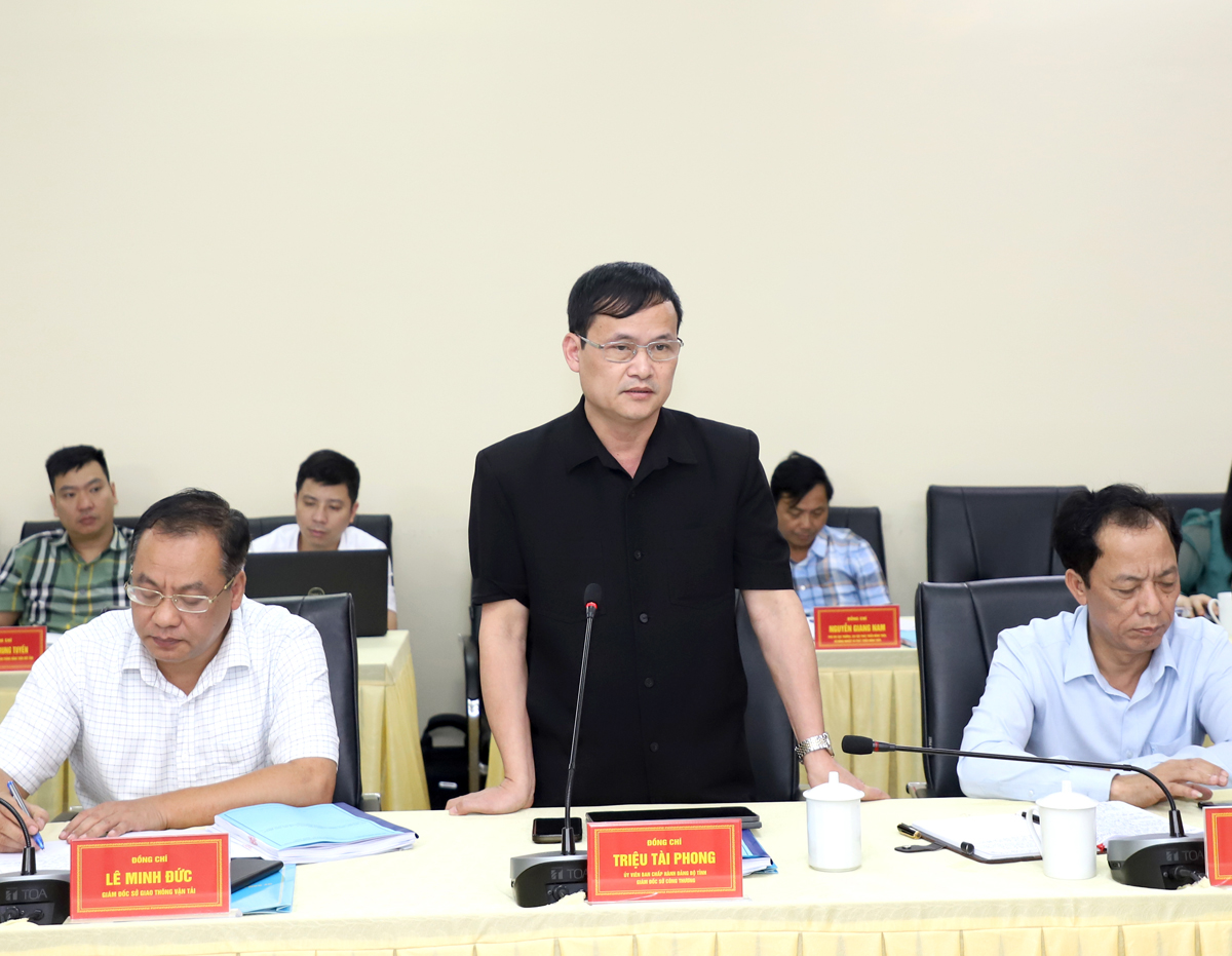 Giám đốc Sở Công thương Triệu Tài Phong kiến nghị huyện Bắc Quang quan tâm giải quyết vướng mắc về đất đai để xây dựng các công trình điện trên địa bàn.