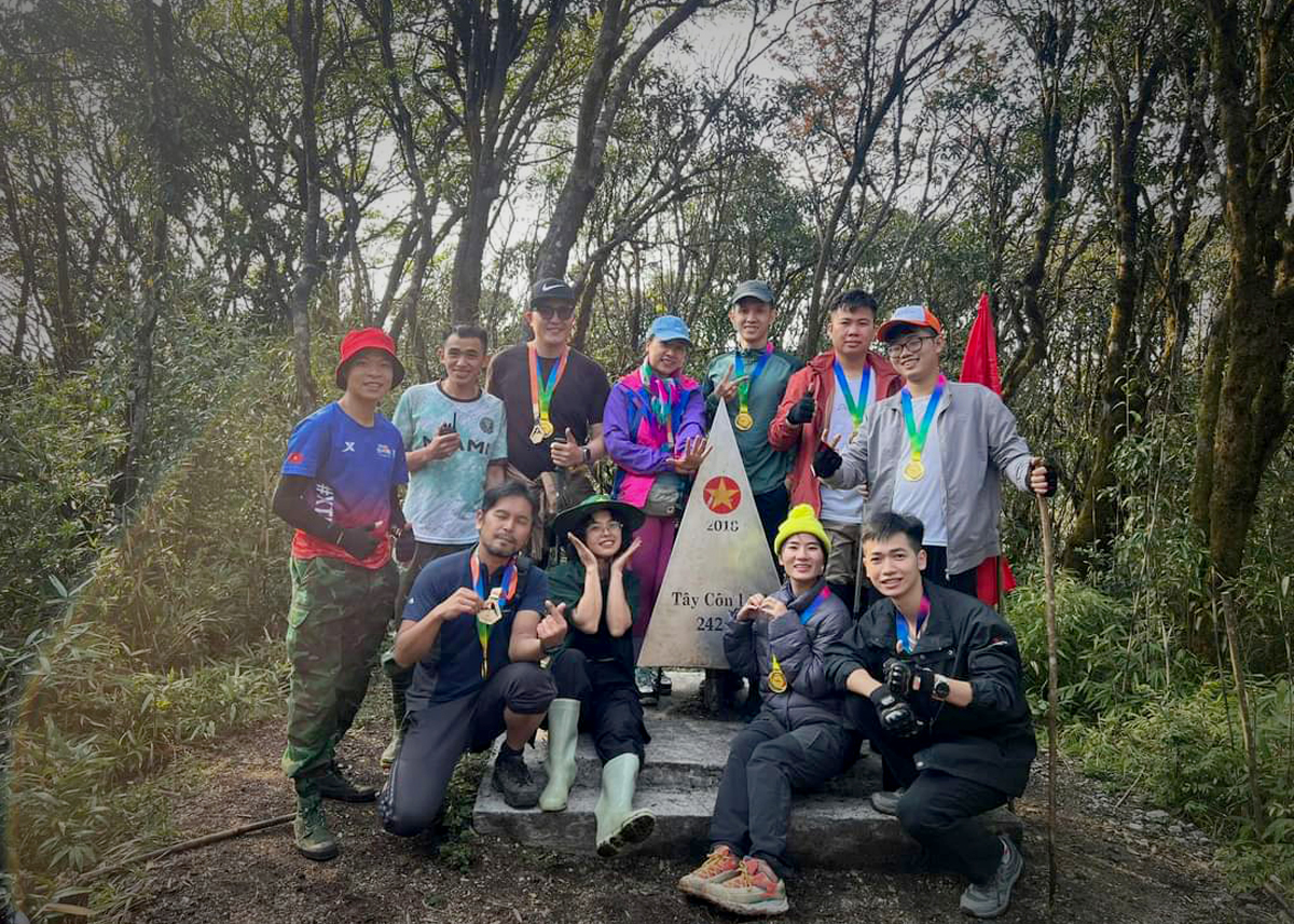 Sau trải nghiệm lễ hội “Miền trà di sản” tại xã Cao Bồ nhiều du khách đã lựa chọn leo đỉnh núi Tây Côn Lĩnh trong hành trình của mình.
