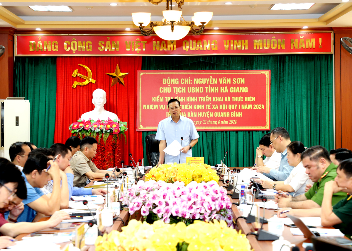Quang cảnh buổi làm việc của Đoàn công tác số 1 UBND tỉnh với BTV Huyện ủy Quang Bình.