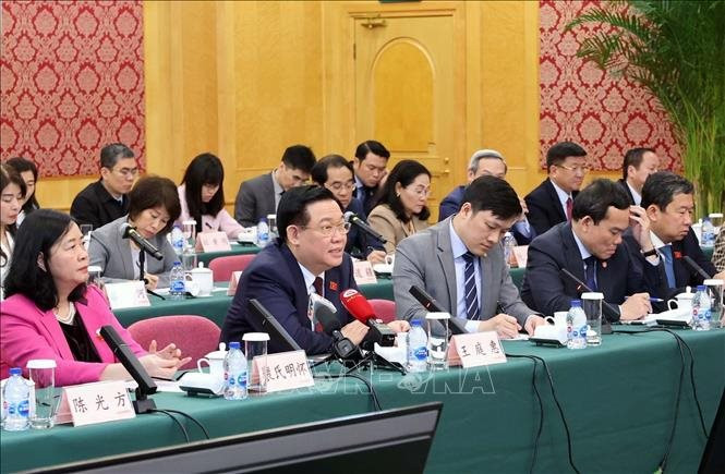 Chủ tịch Quốc hội Vương Đình Huệ phát biểu tại cuộc tọa đàm với lãnh đạo Khu thí điểm mậu dịch tự do Thượng Hải.