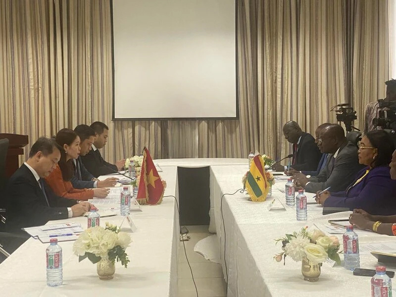 Thứ trưởng Ngoại giao Nguyễn Minh Hằng hội đàm với Thứ trưởng Ngoại giao và Hội nhập Khu vực của Ghana. 