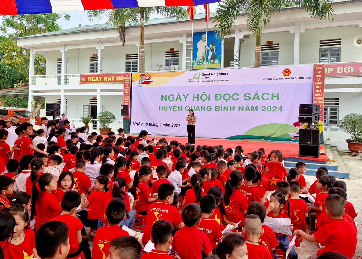 Ngày hội đọc sách thu hút đông đảo học sinh trên địa bàn huyện Quang Bình.