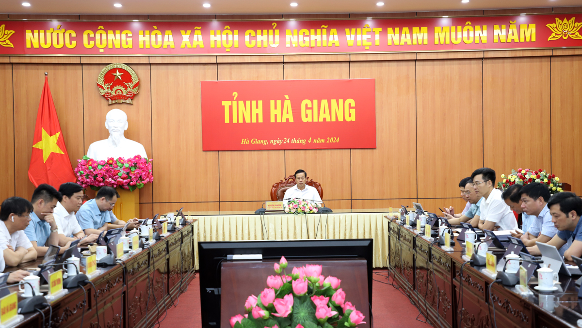 Các đại biểu dự tại điểm cầu Hà Giang.