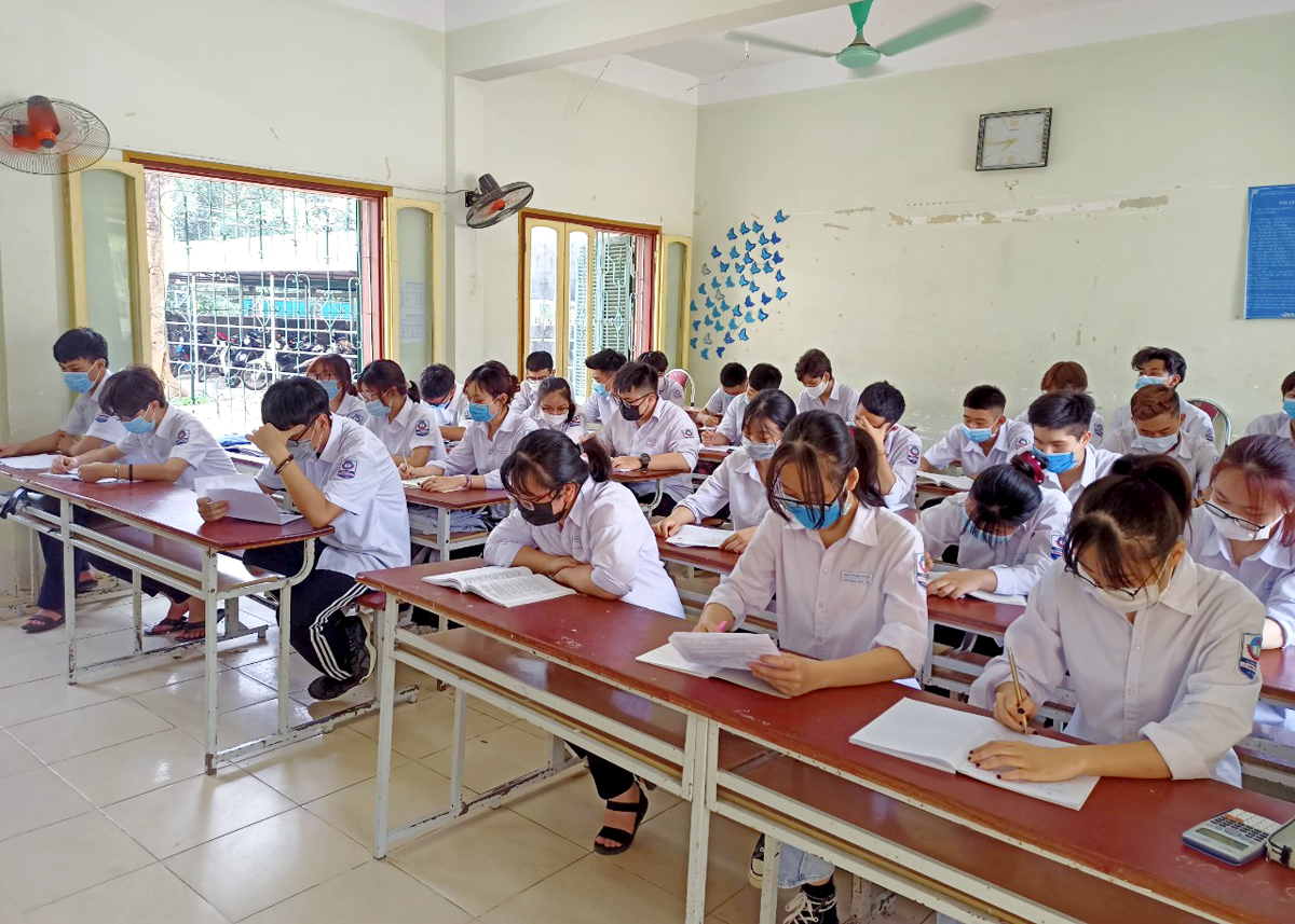 Học sinh trường THPT Ngọc Hà, Tp Hà Giang ôn thi chuẩn bị cho kỳ thi tốt nghiệp THPT năm 2024.