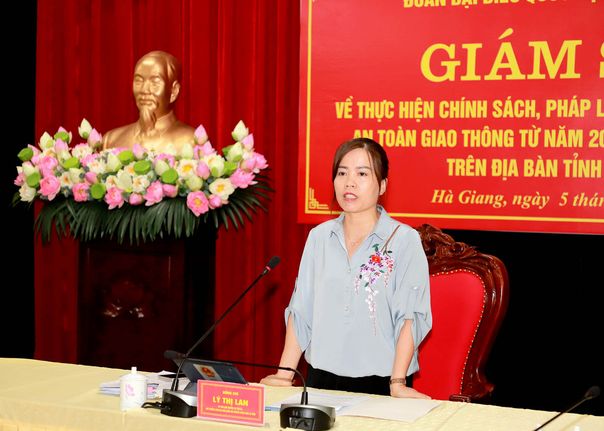Phó Trưởng đoàn Chuyên trách Đoàn ĐBQH khóa XV đơn vị tỉnh Hà Giang Lý Thị Lan kết luận buổi giám sát.