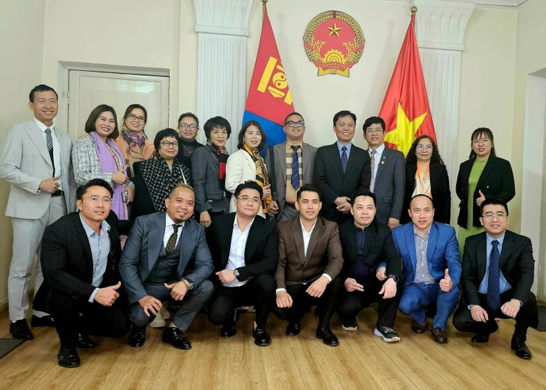 Đoàn doanh nghiệp Việt Nam thăm Đại sứ quán Việt Nam tại Mông Cổ.