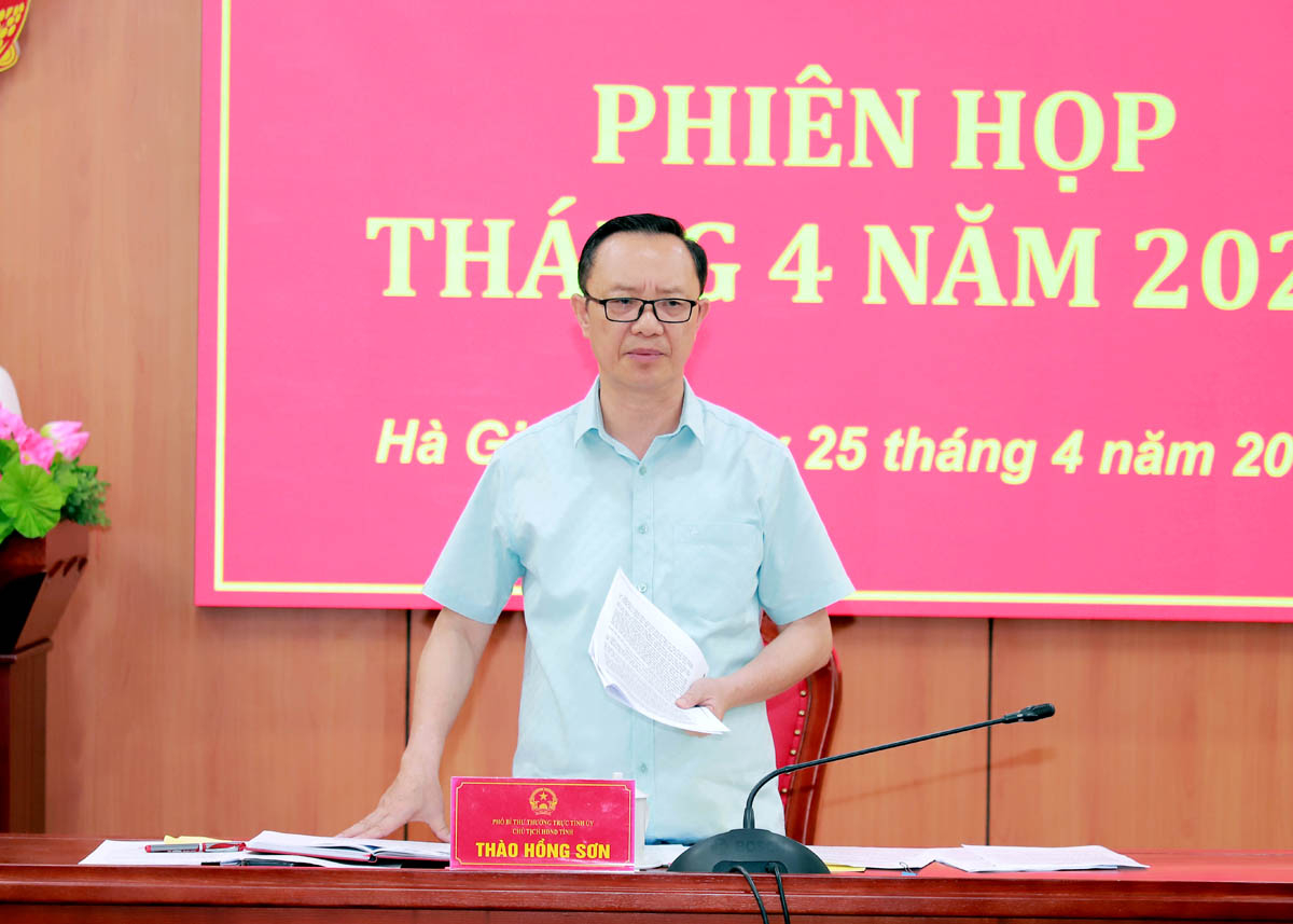 Phó Bí thư Thường trực Tỉnh ủy, Chủ tịch HĐND tỉnh Thào Hồng Sơn kết luận phiên họp.